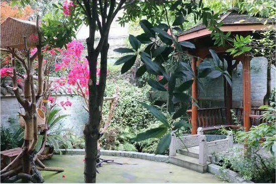 PRIVATE GARDEN